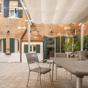 Luxury Garden Mansion R&r Venecia