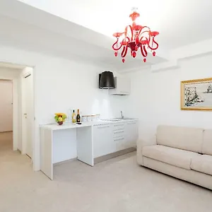  Апартаменты Prince Apartments